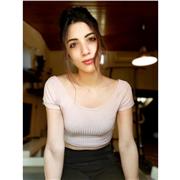 Studentessa universitaria di lingue impartisce lezioni di cinese per le superiori